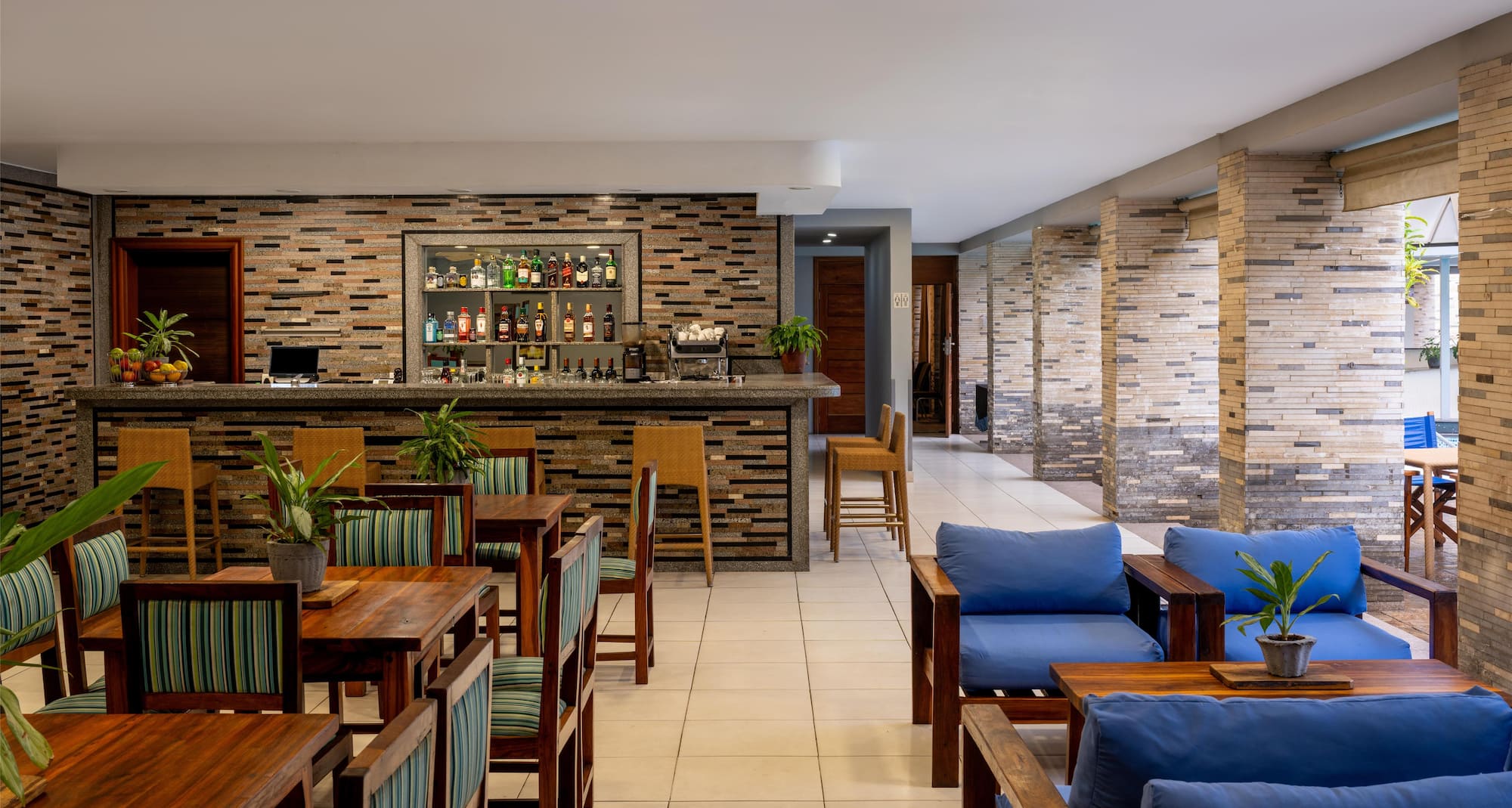 Radisson Blu Hotel, Lusaka - Pool Bar