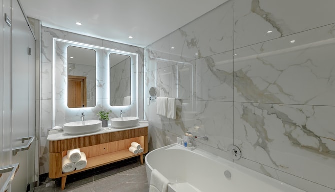 Radisson Blu Hotel, Lusaka - Presidential Suite Bathroom