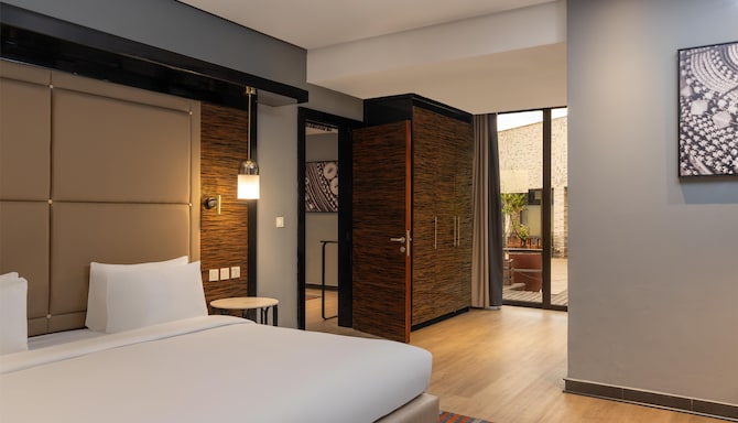 Radisson Blu Hotel, Lusaka - Premium Suite - Pool View & Terrace