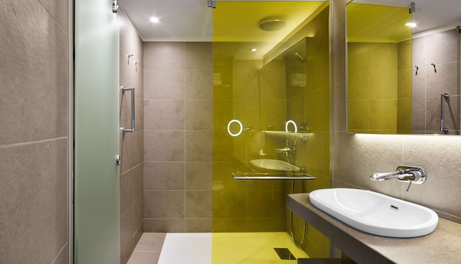 Radisson Blu Hotel, Lyon - Guest room bathroom