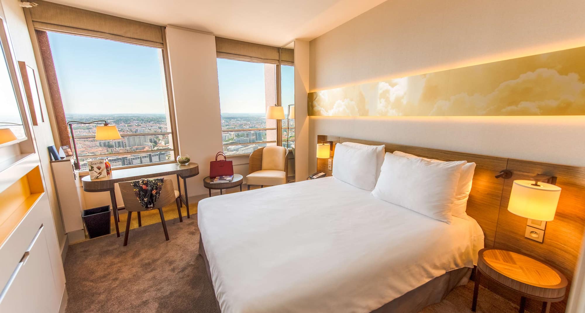 Radisson Blu Hotel, Lyon - Standard Room with city view