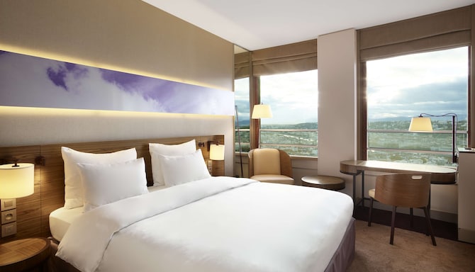Radisson Blu Hotel, Lyon - Premium Room with panoramic city view