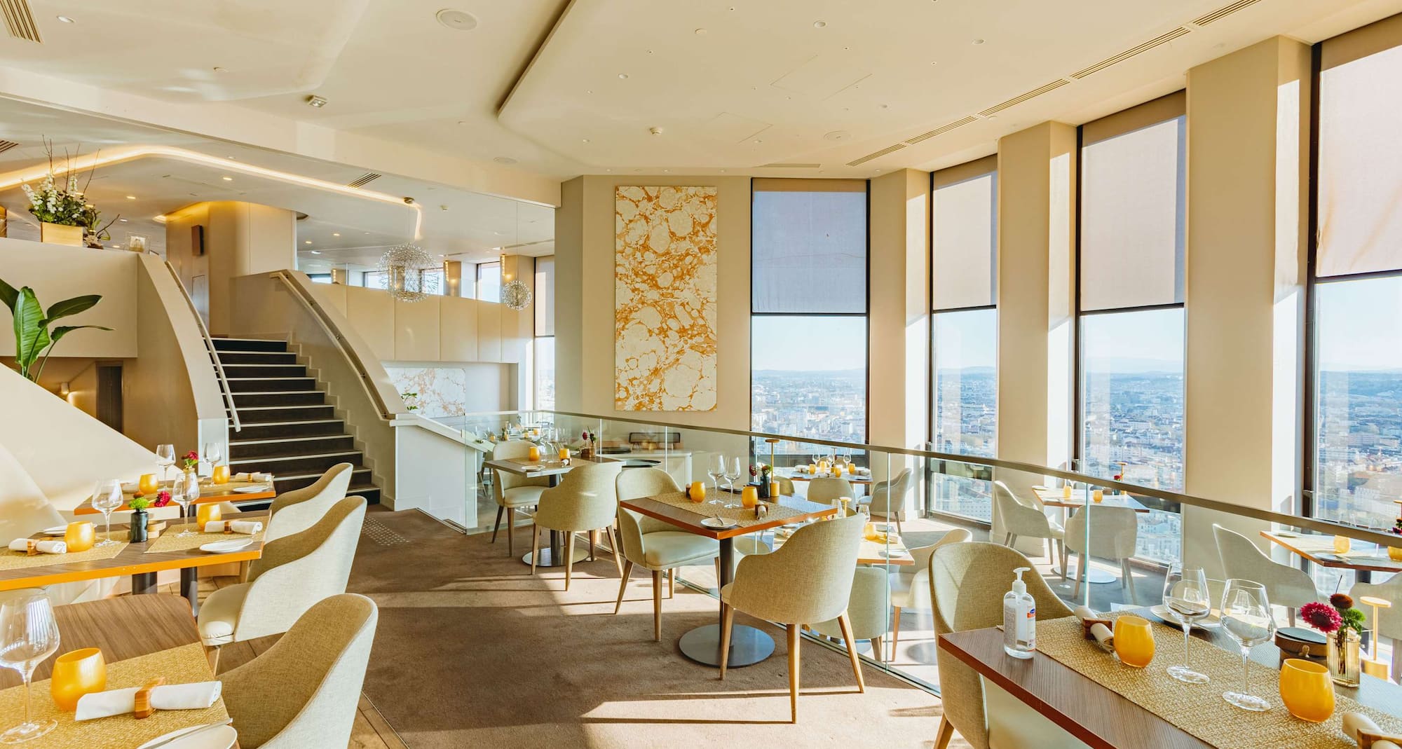 Radisson Blu Hotel, Lyon - Celest Bar and Restaurant