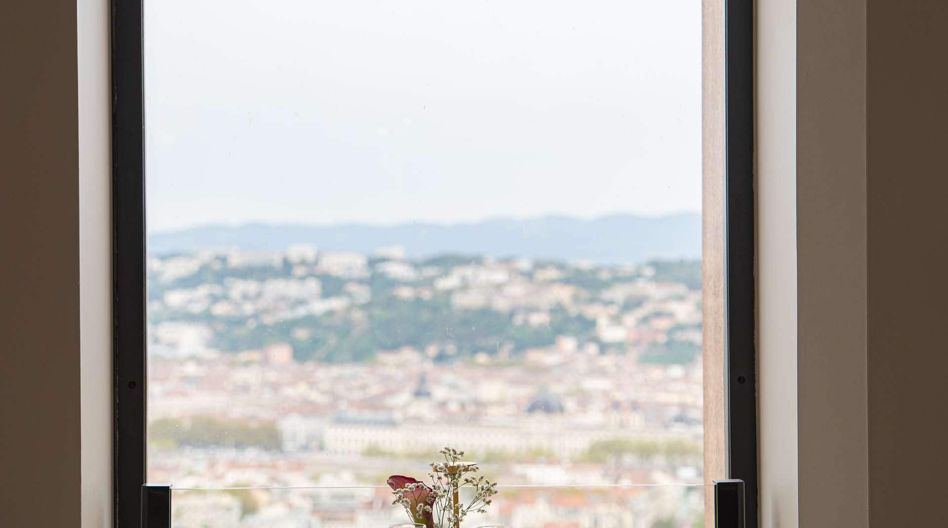 Radisson Blu Hotel, Lyon - Table with a view at the Celest Restaurant