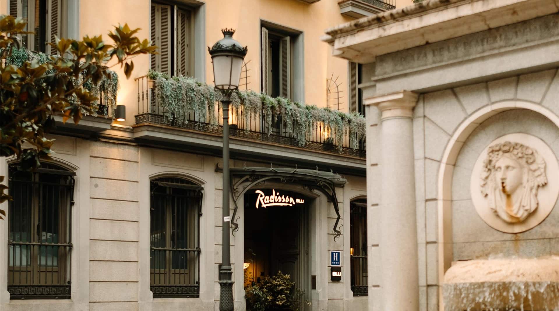 Radisson Blu Hotel, Madrid Prado - Exterior