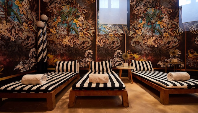 Radisson Blu Hotel, Madrid Prado - Spa loungers