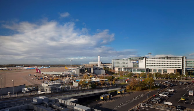 Radisson Blu Hotel Manchester, Airport - Airport View