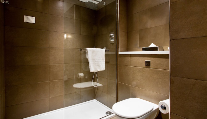 Radisson Blu Hotel Manchester, Airport - Bathroom - Premium Room