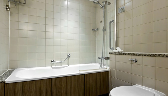 Radisson Blu Hotel Manchester, Airport - Bathroom