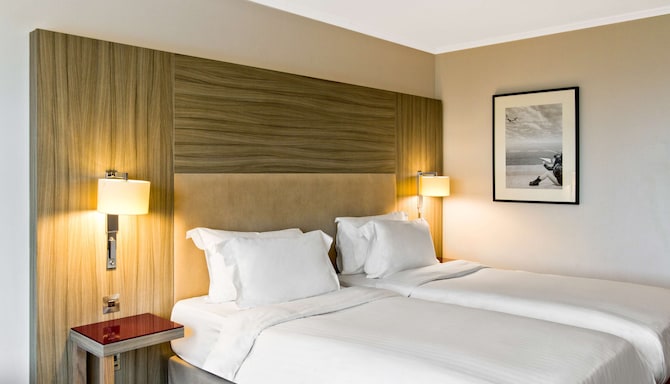 Radisson Blu Hotel Manchester, Airport - Superior Room - twin bed