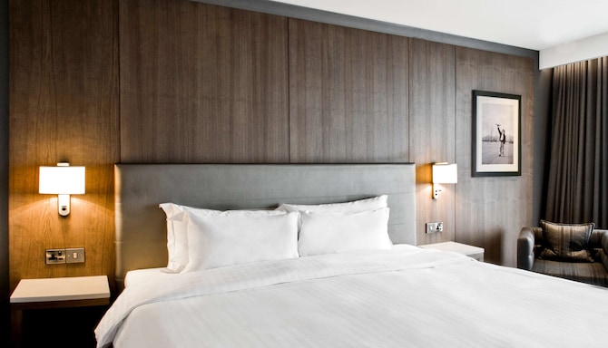 Radisson Blu Hotel Manchester, Airport - Premium Room - City View