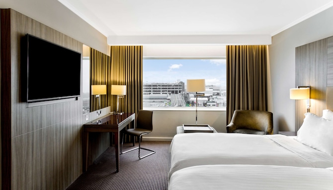 Radisson Blu Hotel Manchester, Airport - Superior Room - twin beds with accessible bathroom