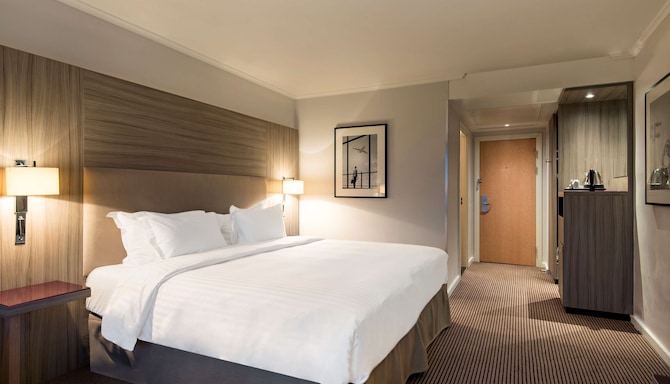 Radisson Blu Hotel, Manchester Airport - Guest bedroom