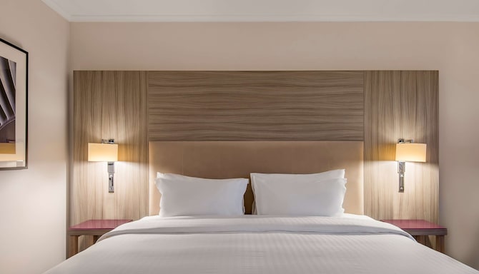 Radisson Blu Hotel, Manchester Airport - Guest bedroom