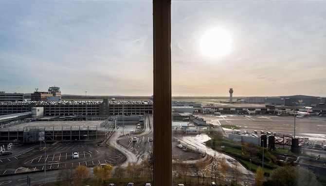 Radisson Blu Hotel, Manchester Airport - Airport view