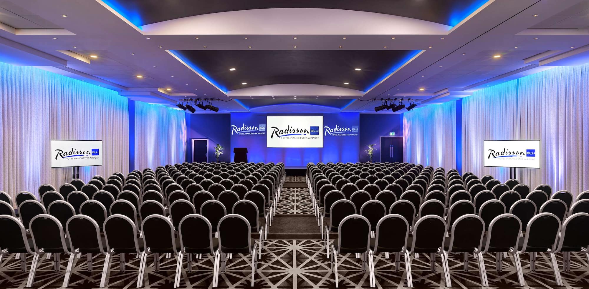Radisson Blu Hotel Manchester, Airport - Manchester Suite with theater setup