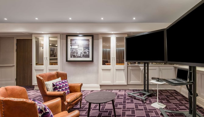 Radisson Blu Hotel, Manchester Airport - Sala de reuniones Executive - Disposición híbrida