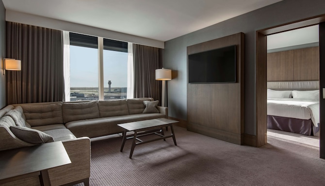 Radisson Blu Hotel, Manchester Airport - One Bedroom Suite living area