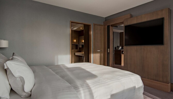 Radisson Blu Hotel, Manchester Airport - Suite bedroom