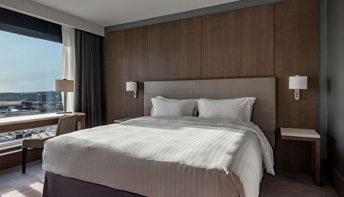 Radisson Blu Hotel, Manchester Airport - Suite bedroom