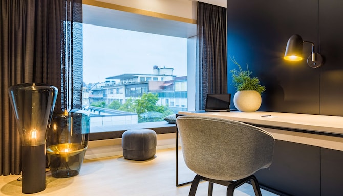 Radisson Blu Hotel, Mannheim - Business Class Room with Bay window