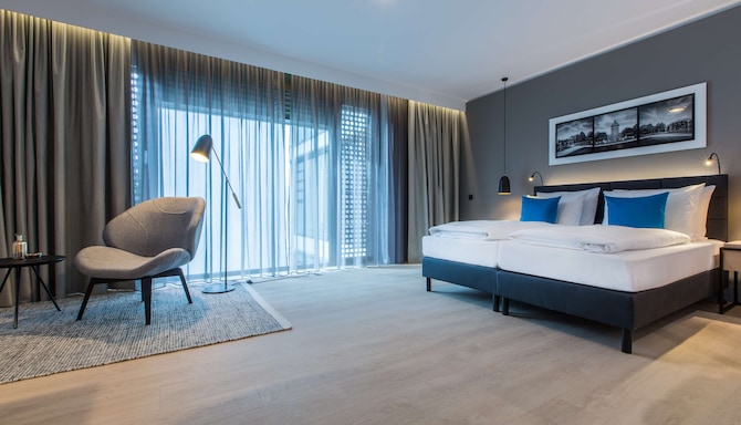 Radisson Blu Hotel, Mannheim - One Bedroom Apartment
