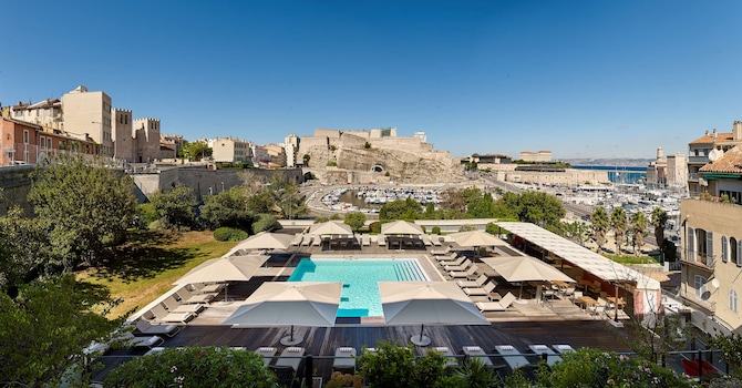 Radisson Blu Hotel, Marseille Vieux Port - Swimming Pool
