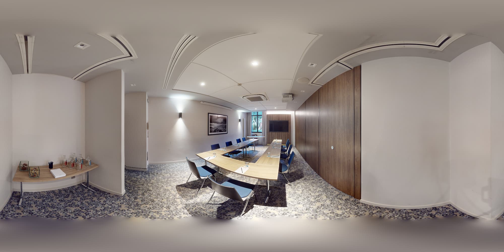 Radisson Blu Hotel, Marseille Vieux Port - Coriandre - U shape setup