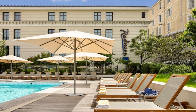 Radisson Blu Hotel, Marseille Vieux Port - Swimming Pool