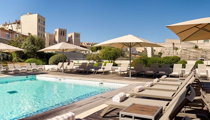 Radisson Blu Hotel, Marseille Vieux Port - Swimming Pool