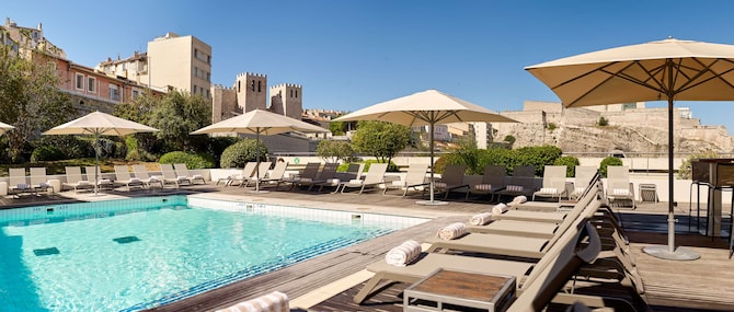 Radisson Blu Hotel, Marseille Vieux Port - Swimming Pool