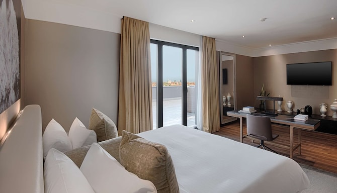 Radisson Blu Hotel Milan - Presidential Suite bedroom