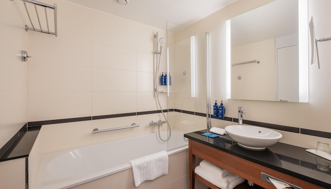 Radisson Blu Hotel, Montpellier - Guest Room Bath