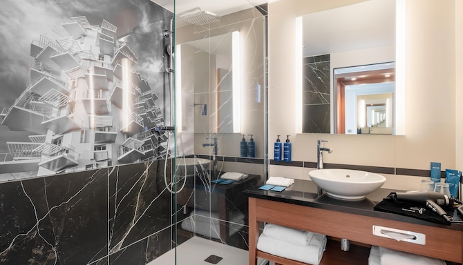 Radisson Blu Hotel, Montpellier - Guest Room Bath