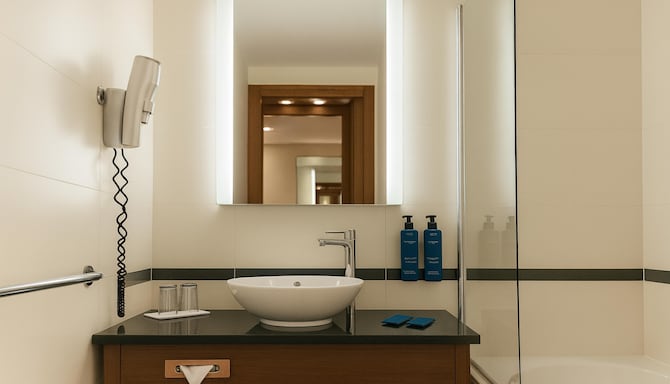 Radisson Blu Hotel, Montpellier - Bathroom