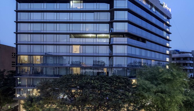 Radisson Blu Hotel, Mumbai International Airport - Hotel - night view