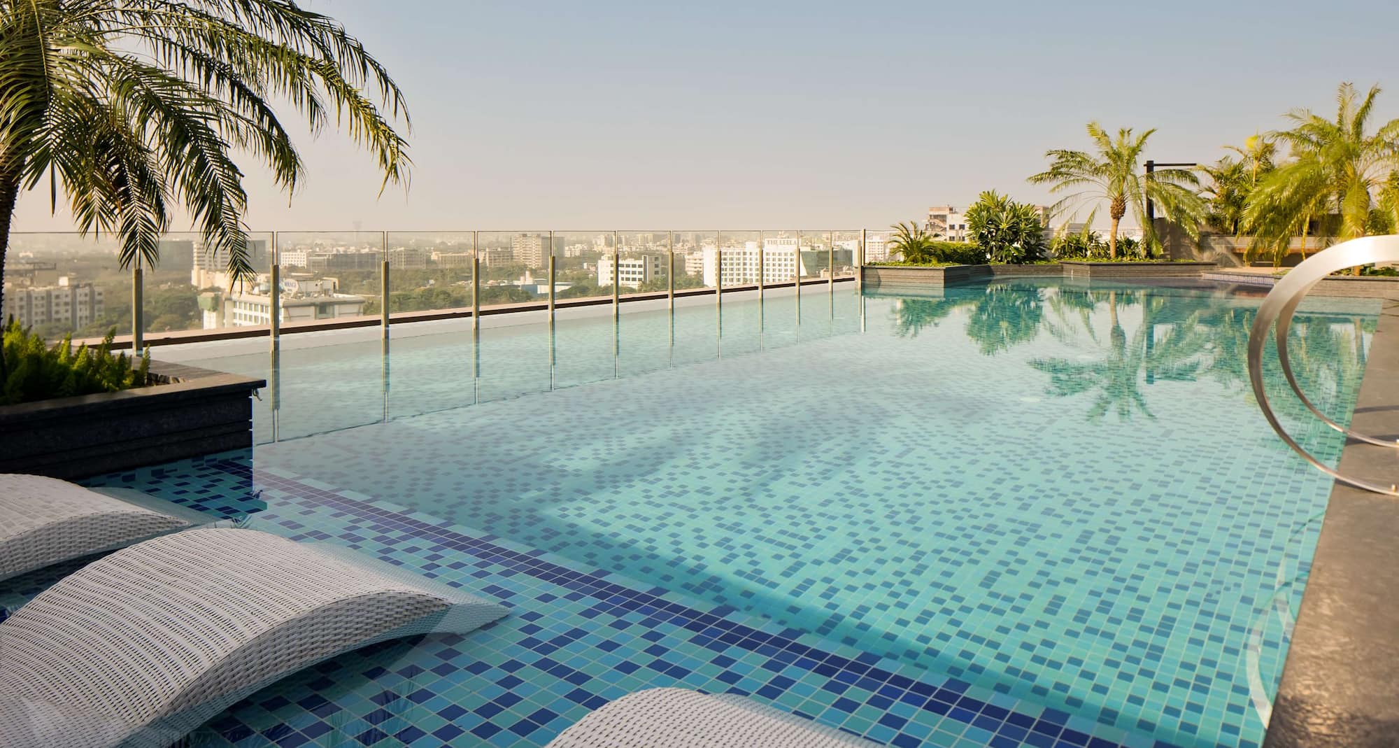 Radisson Blu Hotel, Mumbai International Airport - Infinity Pool