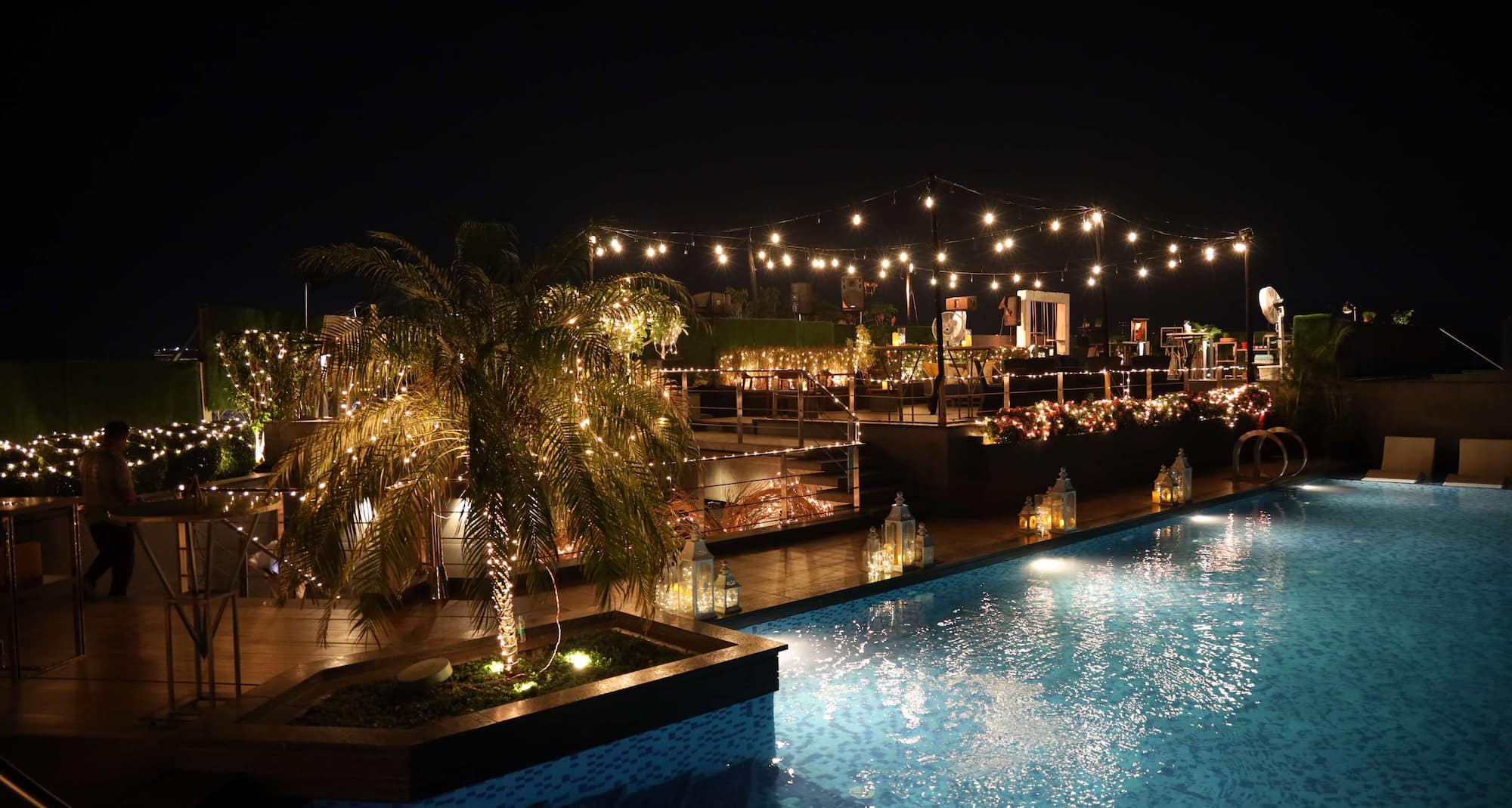 Radisson Blu Hotel, Mumbai International Airport - Rooftop bar