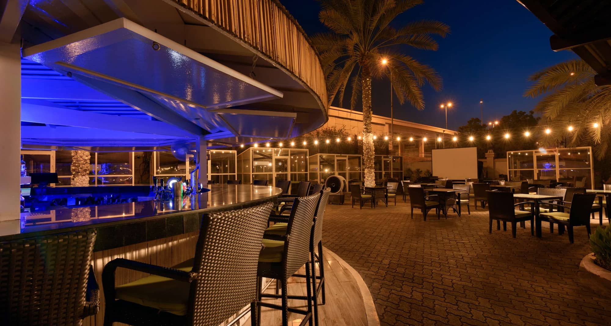 Radisson Blu Hotel, Muscat - The Lazy Lizard