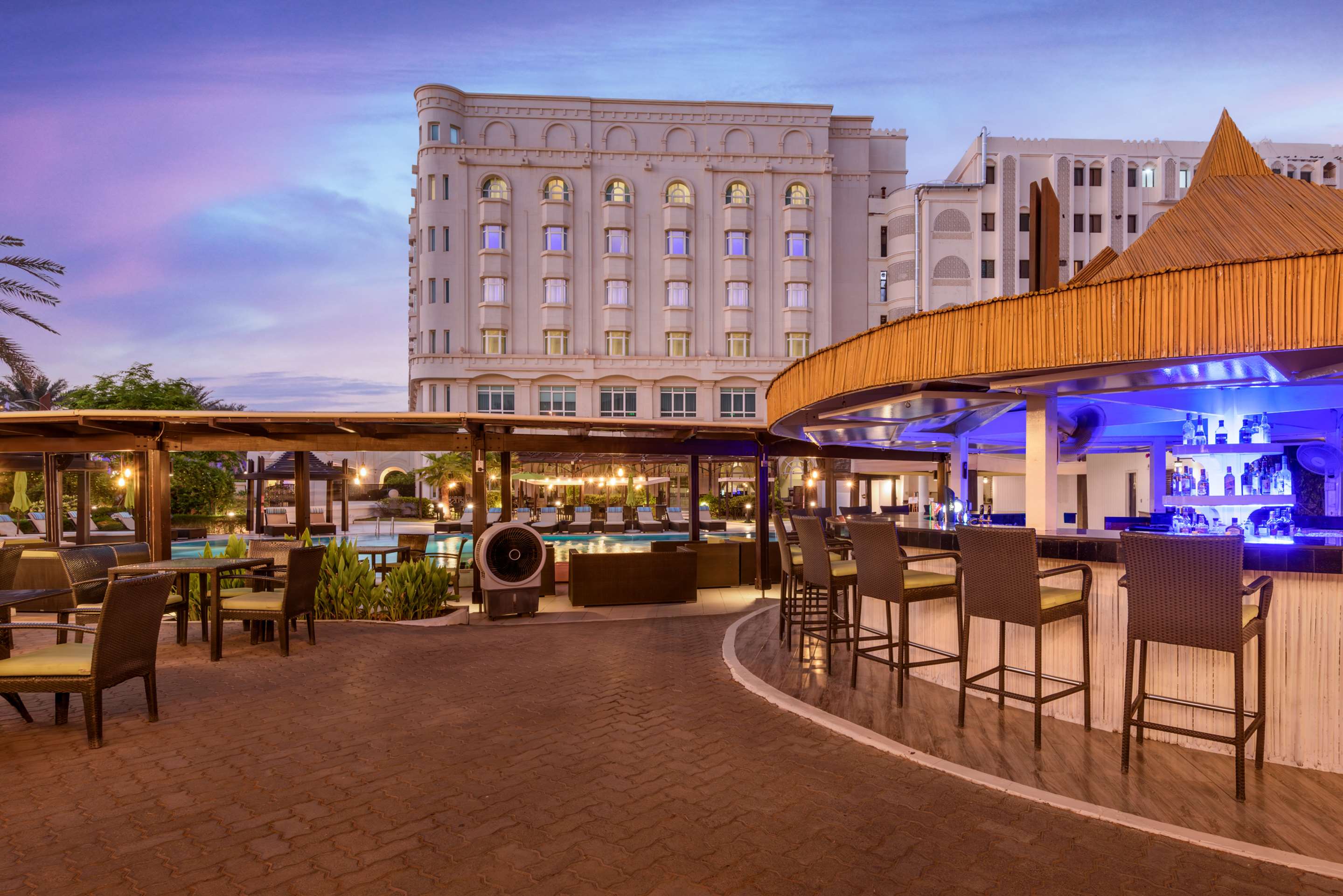 Malone bar muscat マロンバー Discover Omani Restaurants in Muscat - Book a Table | Radisson Blu