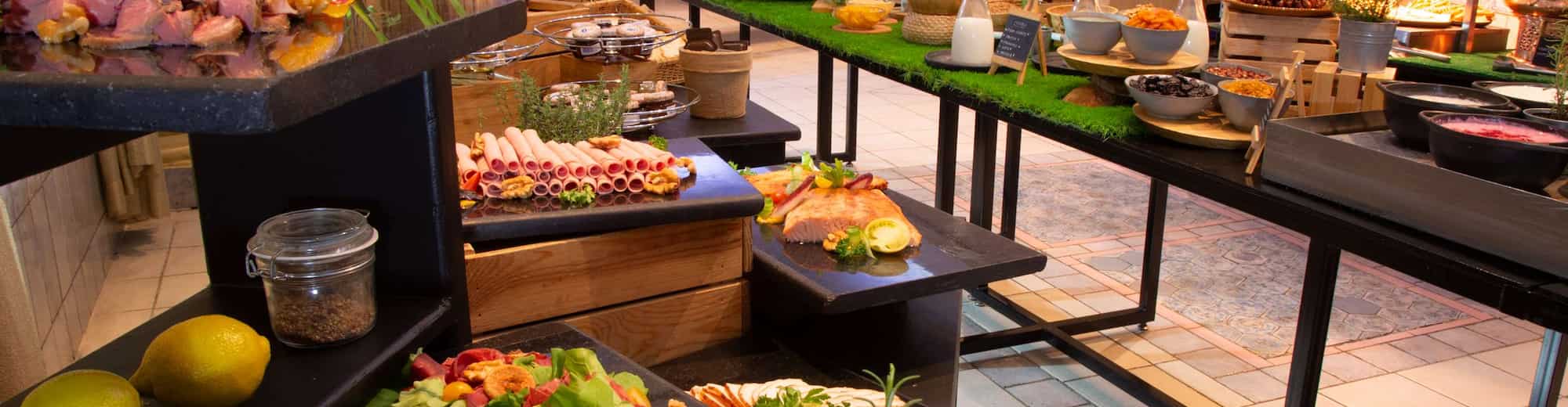 Radisson Blu Hotel, Muscat - Olivos Restaurant breakfast