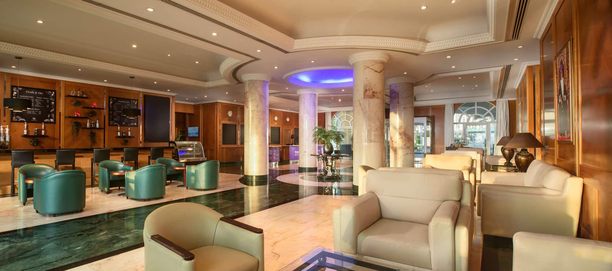 Radisson Blu Hotel, Muscat - Hotel Lobby