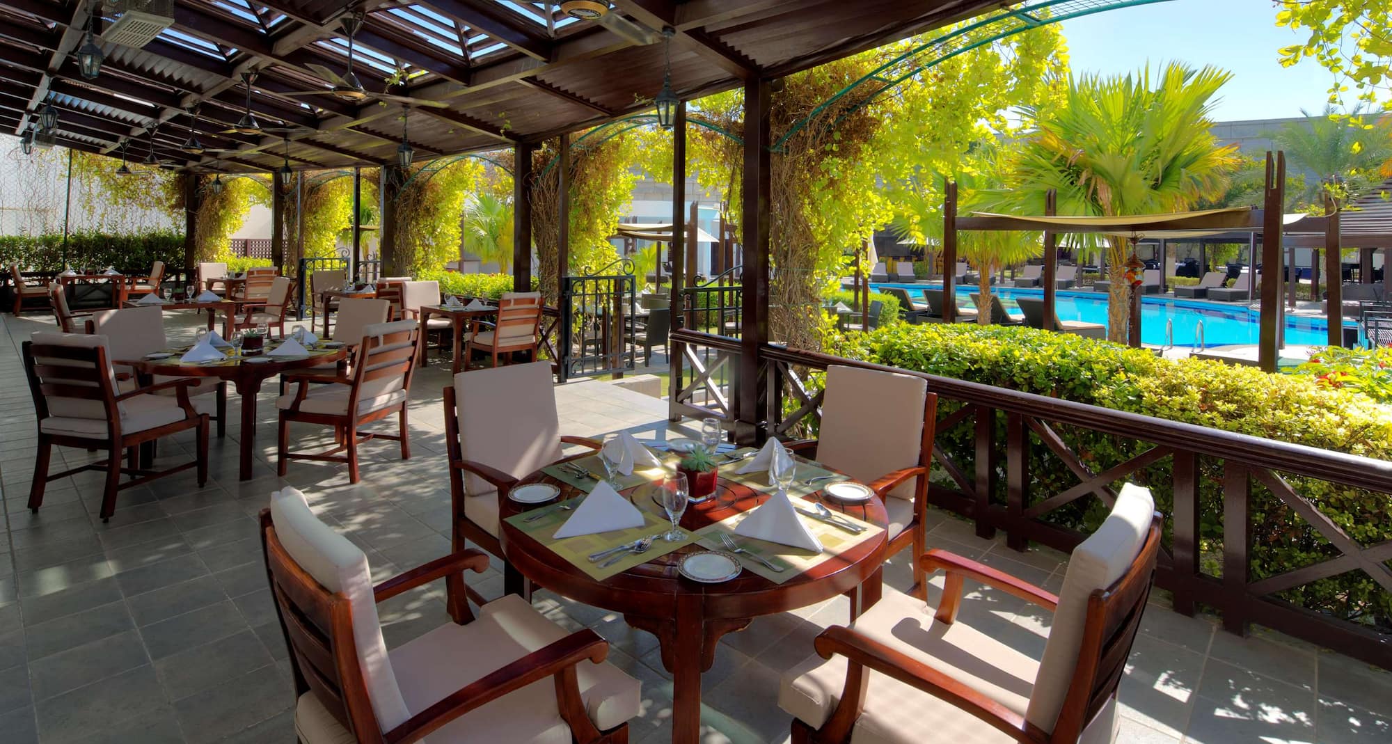 Radisson Blu Hotel, Muscat - Olivos Restaurant terrace