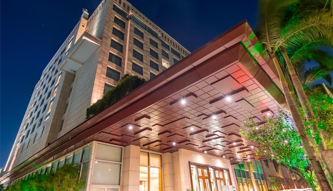 Radisson Blu Hotel, Nagpur - Exterior facade night view