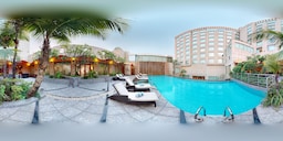 Radisson Blu Hotel, Nagpur - Swimming Pool