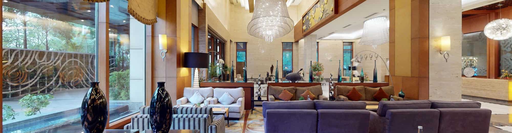 Radisson Blu Hotel, Nagpur - Cake Walk lobby view