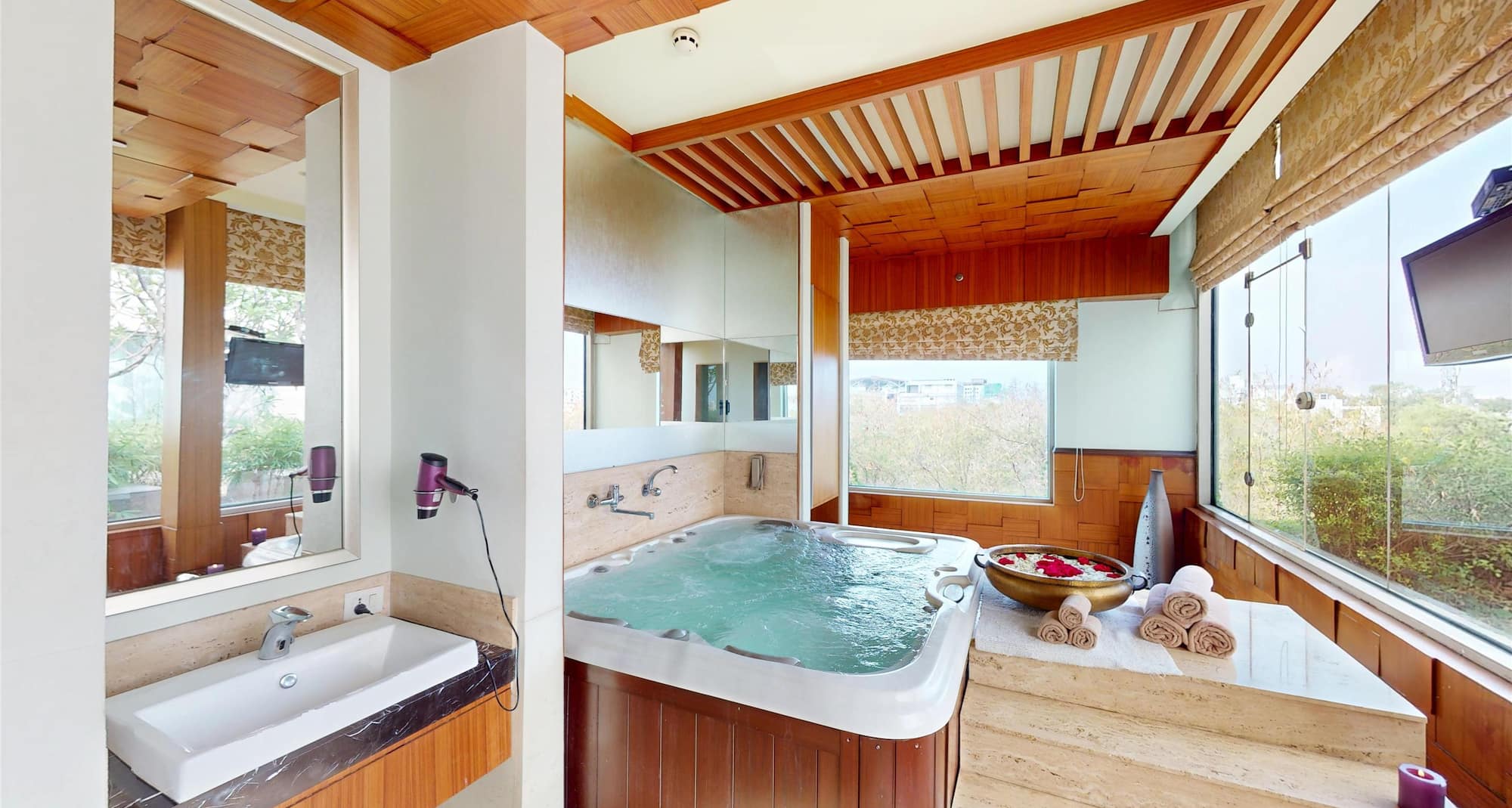 Radisson Blu Hotel, Nagpur - Sky spa Jacuzzi