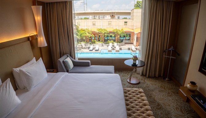 Radisson Blu Hotel, Nagpur - Superior Room Pool View