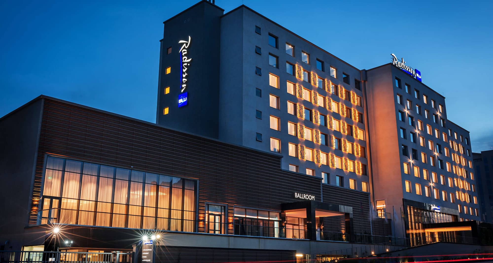 Radisson Blu Hotel Nairobi, Upper Hill - Hotel Exterior Night