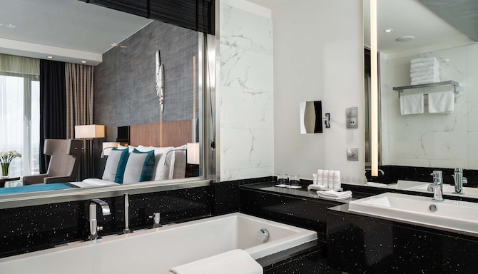 فندق راديسون بلو نيروبي، أبرهل - حمام غرفة تنفيذية